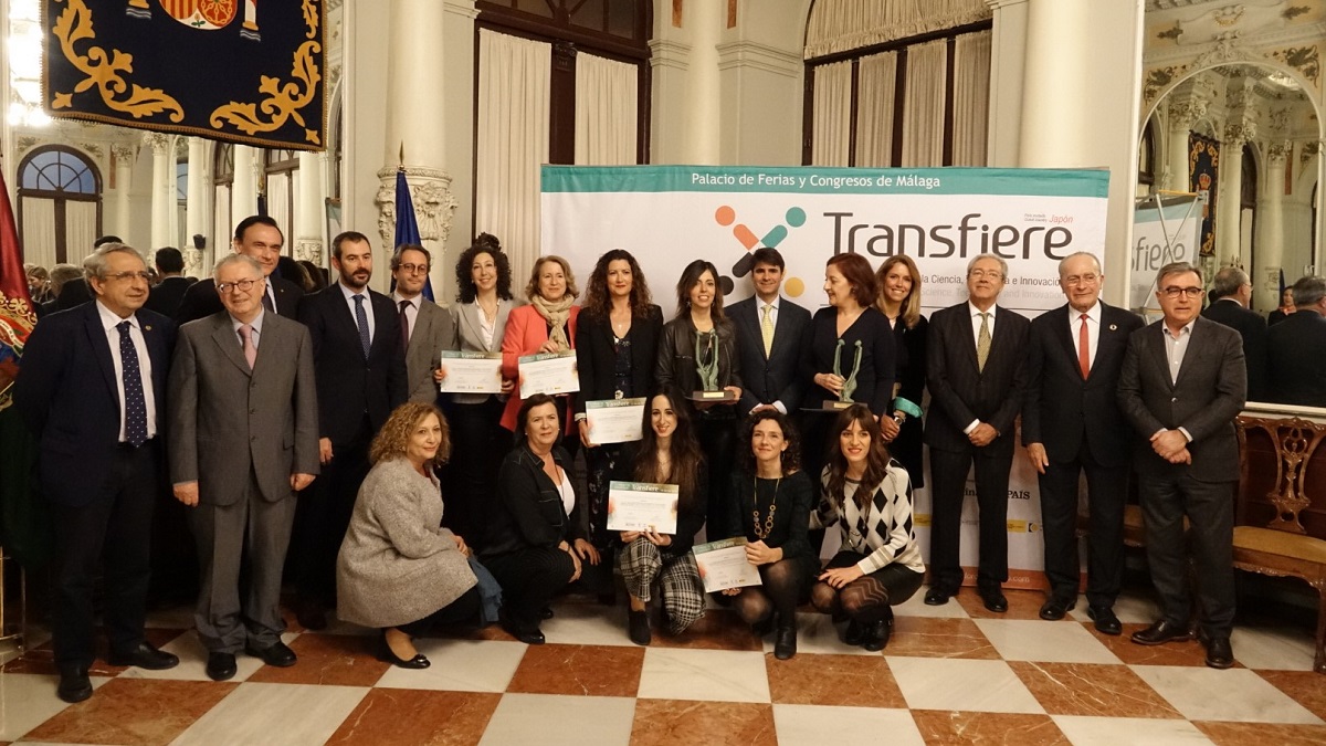 Foto de familia Entrega Premio Periodismo Foro Transfiere 12-02-2019WEB